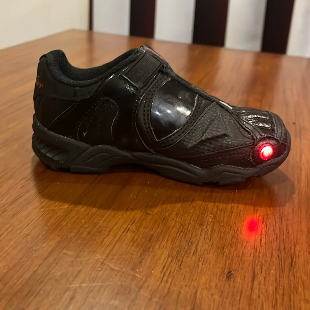 Stride Rite Star Wars Darth Vader Lighted Shoes Sneakers Boys Toddlers 8.5 Wide